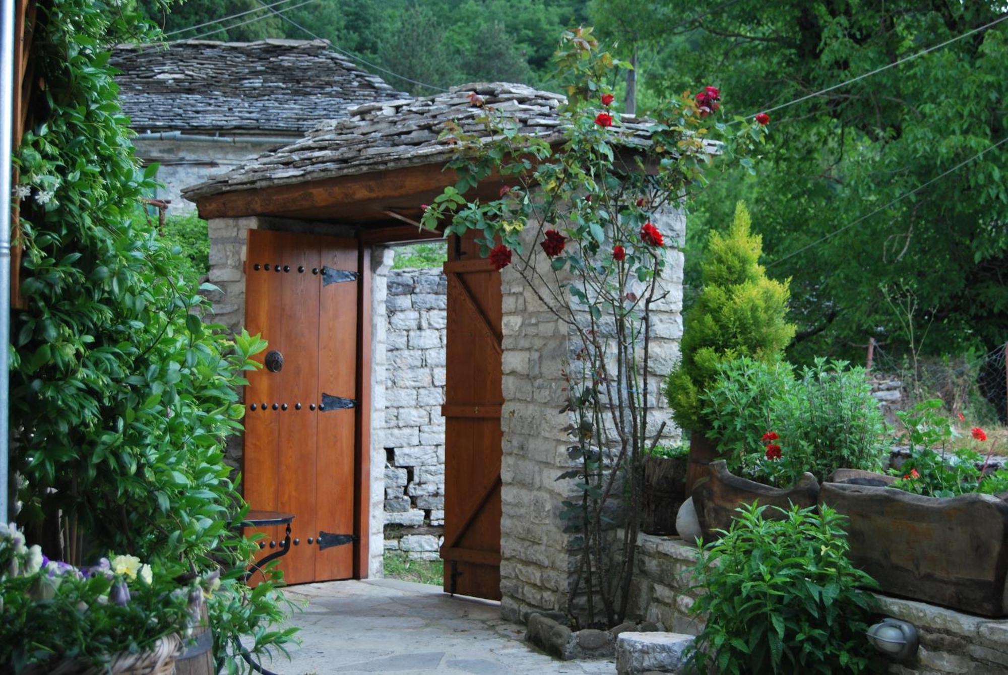 Tritoxo Guesthouse Koukkoúlion Exterior foto